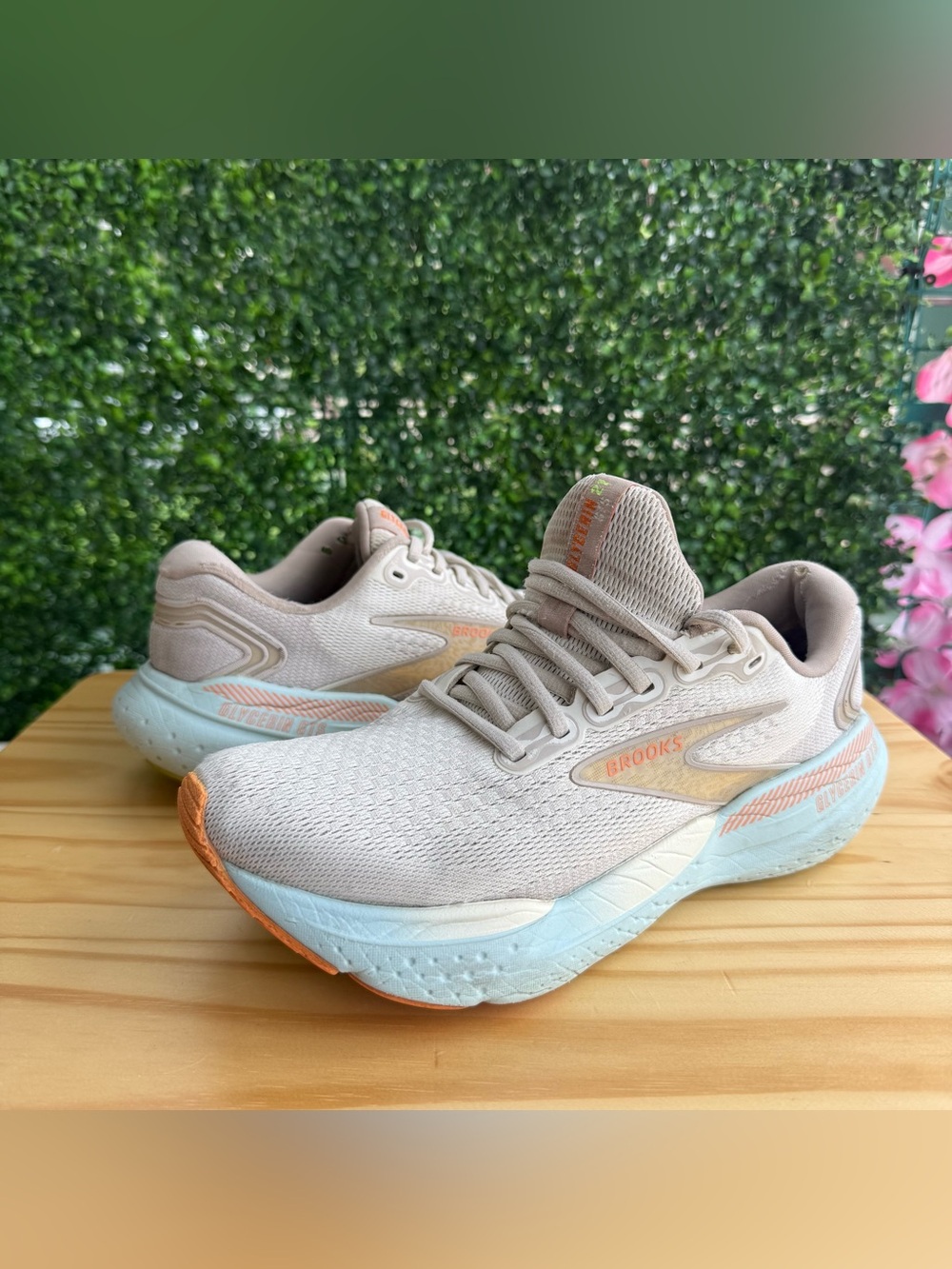 Brooks Glycerin 21 Women’s Size 10 Medium Running Shoes Beige Blue Orange